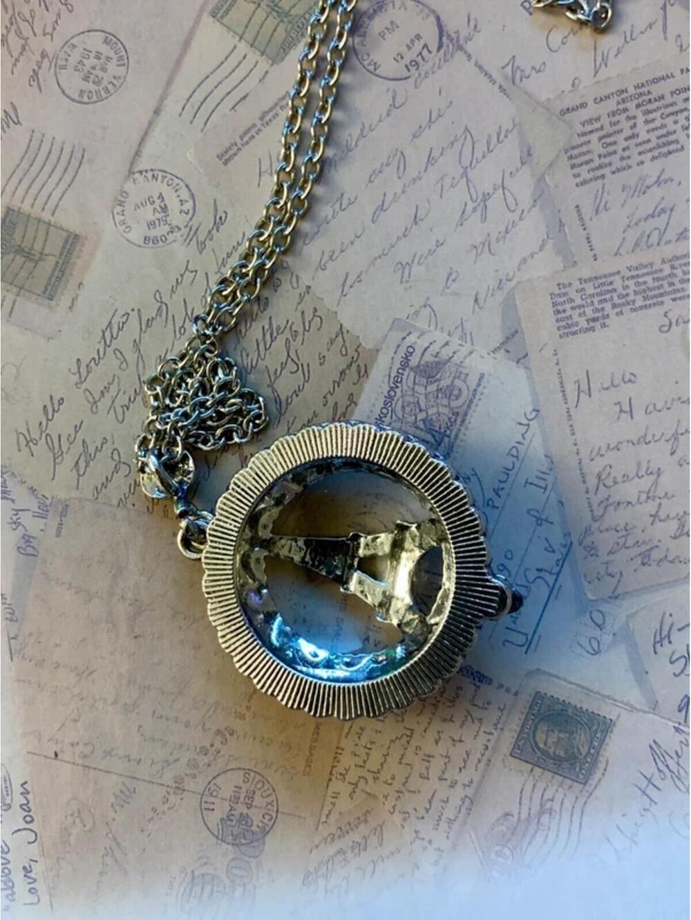 Real Magnifying glass Eiffel Tower necklace - Picture 3 of 3